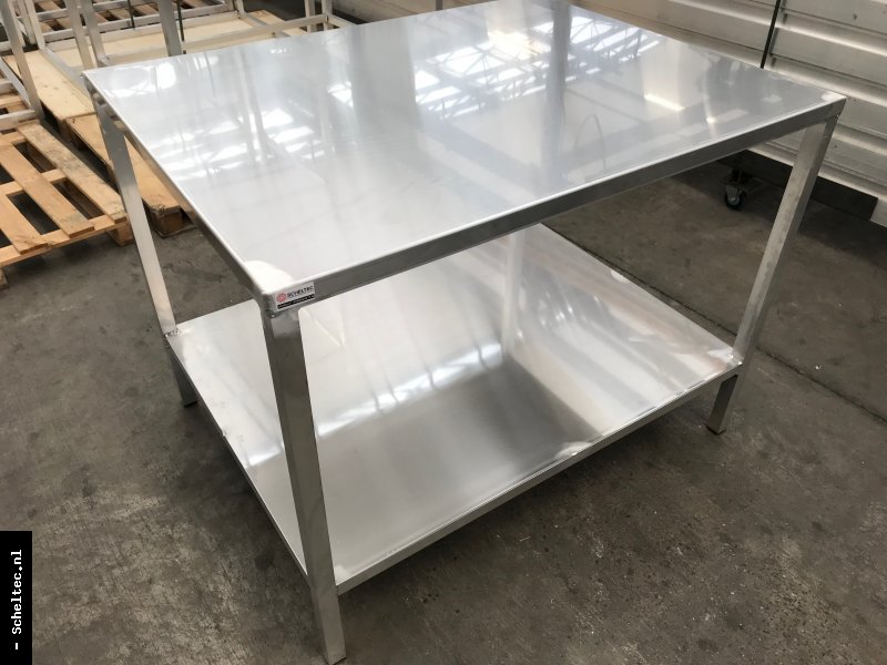 Tafel met aluminium frame en werkblad